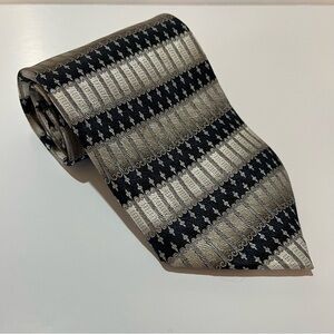 Covington 100% Silk 4” Wide Tie Taupe Navy Silver Geometric Stripe Bold Power